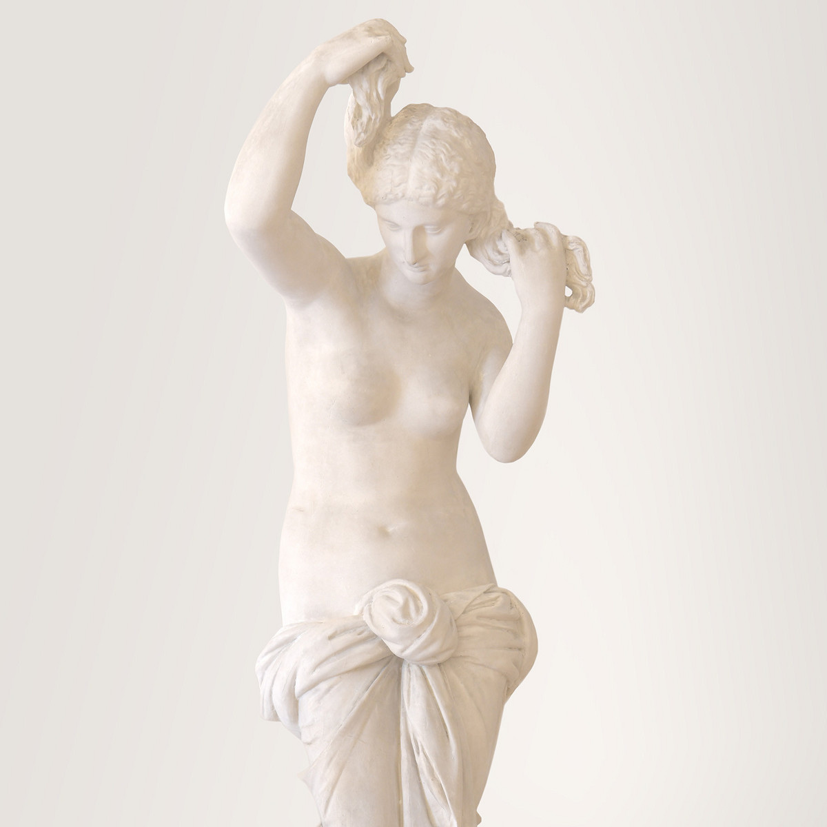 Statue en pierre blanche de Venus Anadyomene