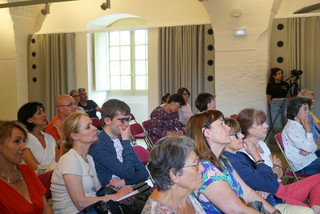 public à l'écoute de la conférence de C215